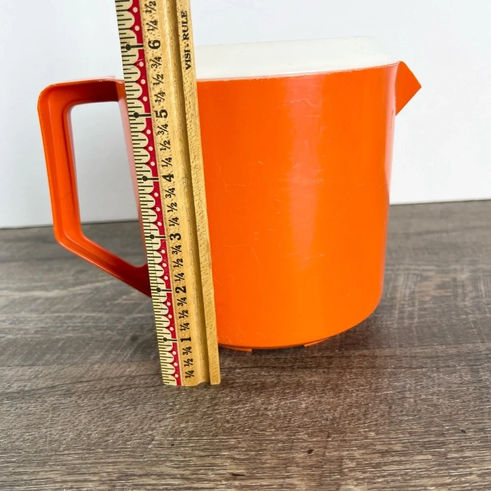 Vintage Orange Rubbermaid 1 1/2 Quart Pitcher White Top #2745 3‎